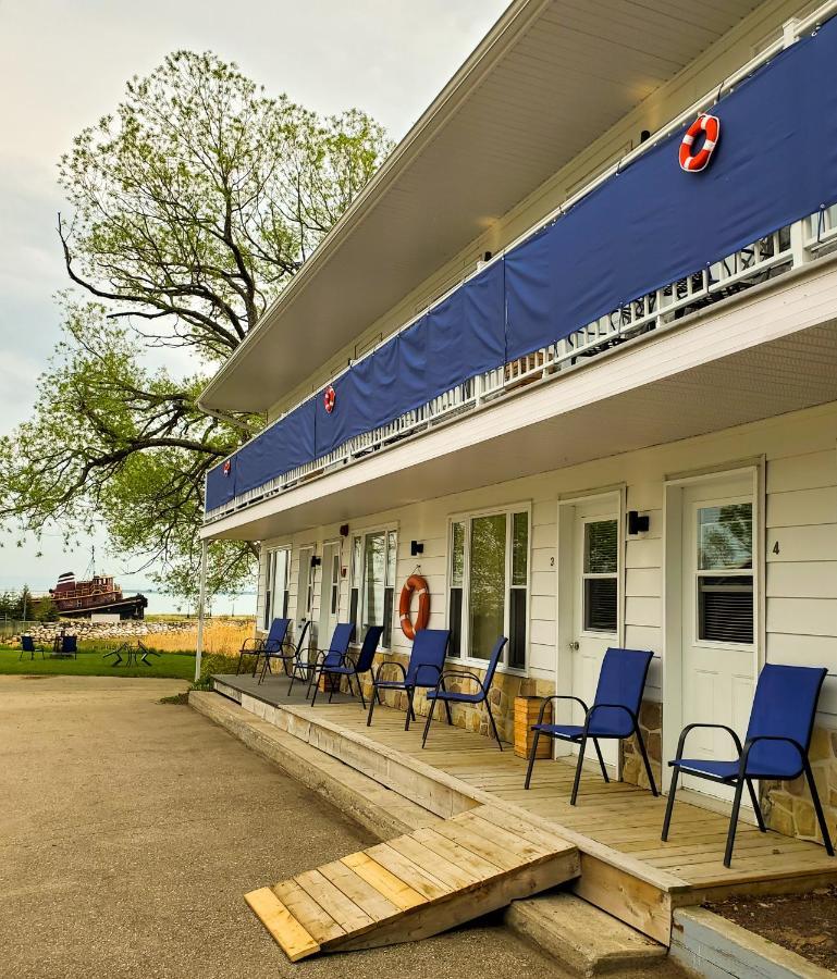 Les Petits Studios Du Bord De L'Eau Saint-Joseph-de-la-Rive Exterior photo